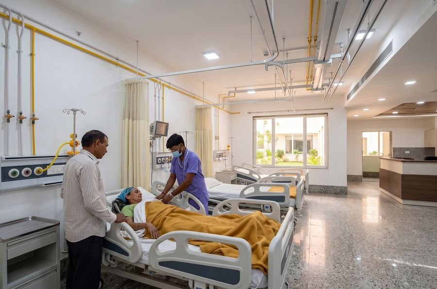 Spacious in-patient ward with monitored beds